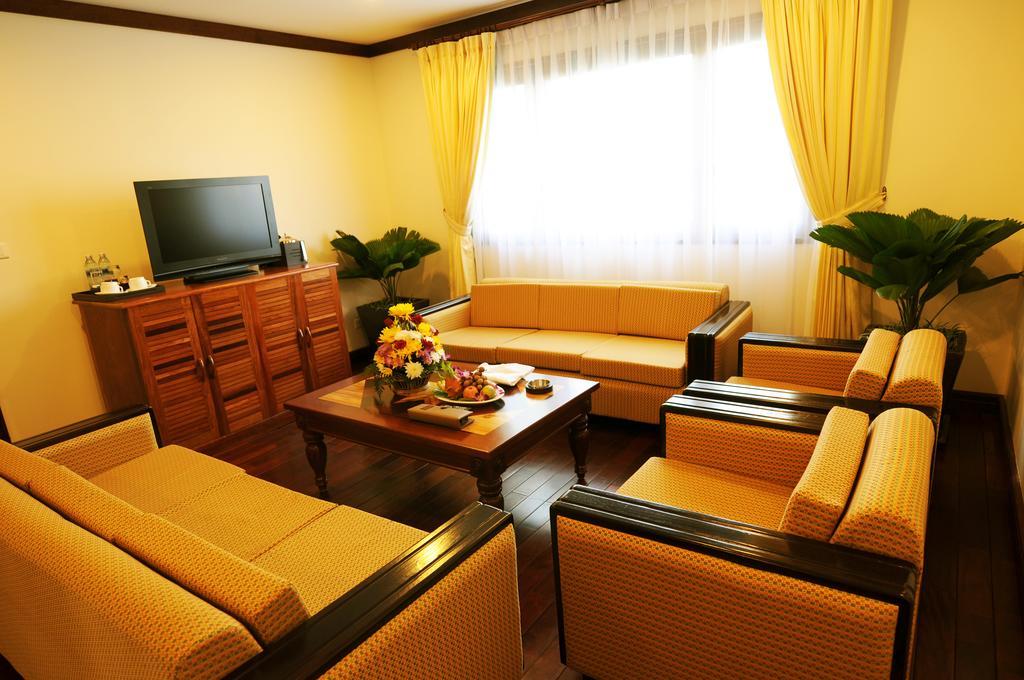 Paradise Angkor Villa Hotel Siem Reap Bagian luar foto